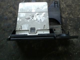 bontott SUZUKI SWIFT II Első Hamutartó