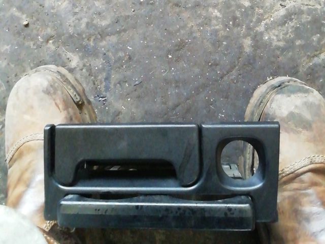 bontott SUZUKI SWIFT II Első Hamutartó