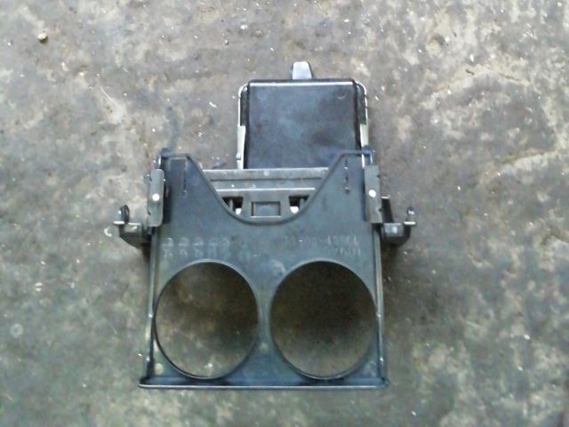 bontott SUZUKI SWIFT II Első Hamutartó