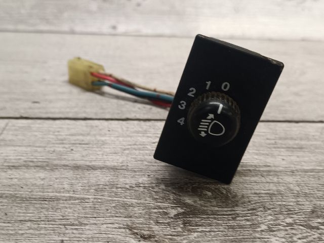 bontott SUZUKI SWIFT II Fényszórómagasság Állító Kapcsoló