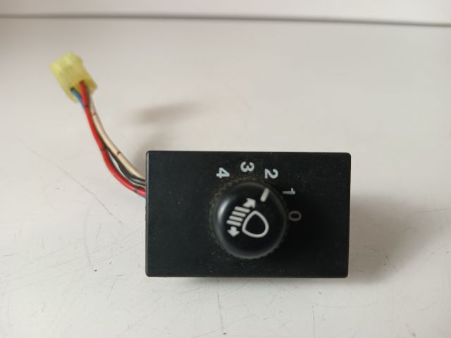 bontott SUZUKI SWIFT II Fényszórómagasság Állító Kapcsoló