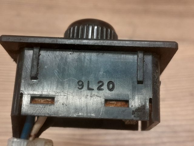 bontott SUZUKI SWIFT II Fényszórómagasság Állító Kapcsoló