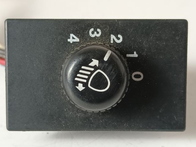 bontott SUZUKI SWIFT II Fényszórómagasság Állító Kapcsoló