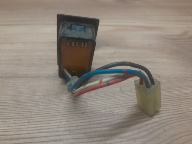 bontott SUZUKI SWIFT II Fényszórómagasság Állító Kapcsoló