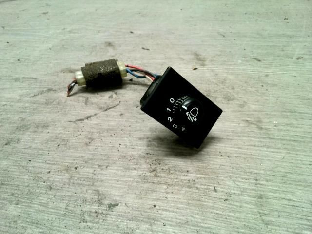 bontott SUZUKI SWIFT II Fényszórómagasság Állító Kapcsoló