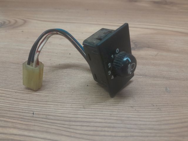 bontott SUZUKI SWIFT II Fényszórómagasság Állító Kapcsoló