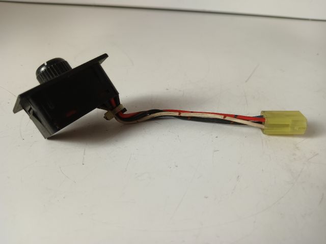 bontott SUZUKI SWIFT II Fényszórómagasság Állító Kapcsoló