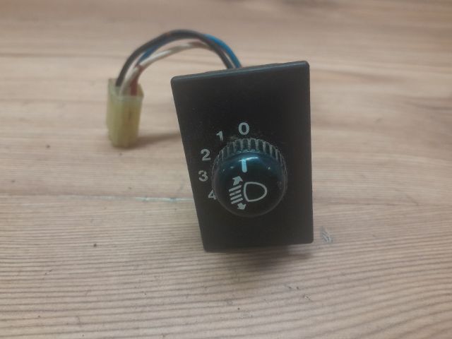 bontott SUZUKI SWIFT II Fényszórómagasság Állító Kapcsoló