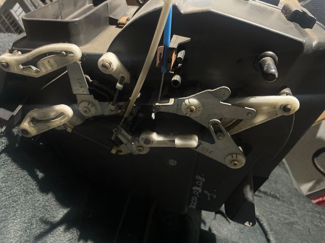 bontott SUZUKI SWIFT II Fűtés Box