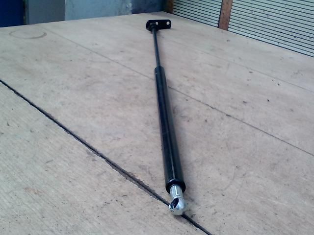 bontott SUZUKI SWIFT II Gázrugós Kitámasztó Teleszkóp Csomagtérajtó Jobb