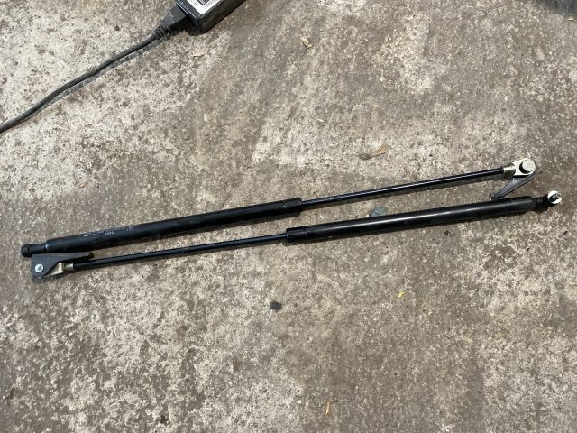 bontott SUZUKI SWIFT II Gázrugós Kitámasztó Teleszkóp Pár Csomagtérajtó