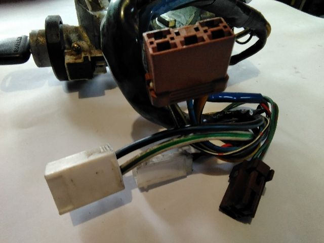 bontott SUZUKI SWIFT II Gyújtáskapcsoló Házzal