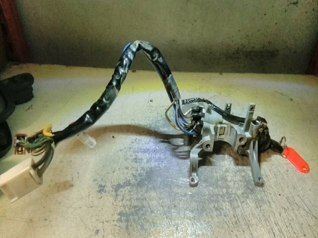 bontott SUZUKI SWIFT II Gyújtáskapcsoló Házzal