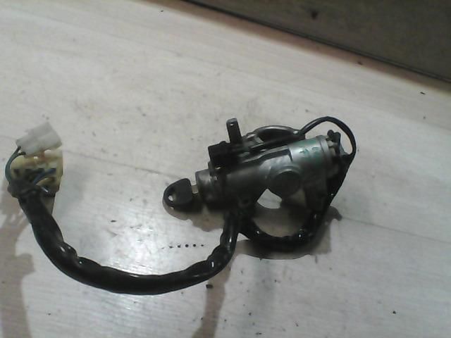 bontott SUZUKI SWIFT II Gyújtáskapcsoló Házzal