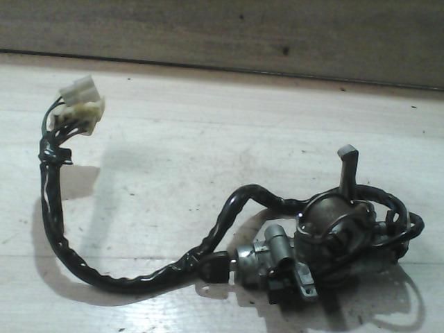 bontott SUZUKI SWIFT II Gyújtáskapcsoló Házzal