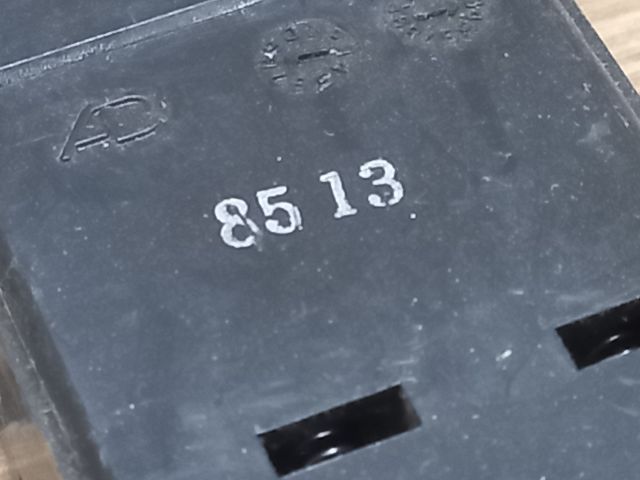 bontott SUZUKI SWIFT II Hátsó Ködzárófény Kapcsoló