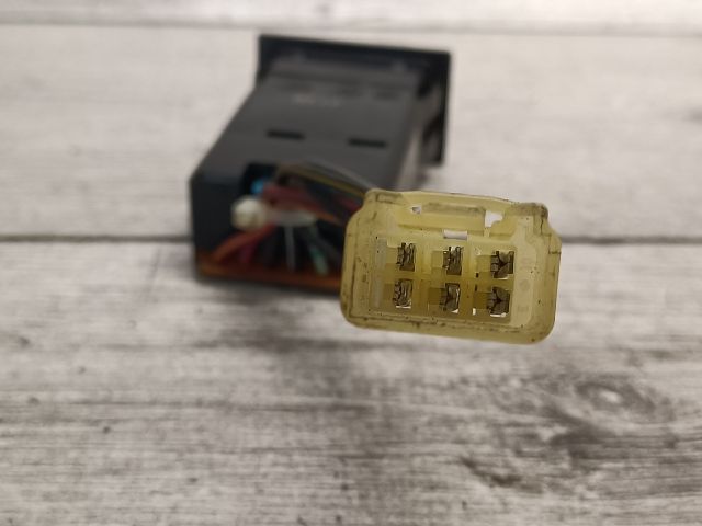 bontott SUZUKI SWIFT II Hátsó Ködzárófény Kapcsoló