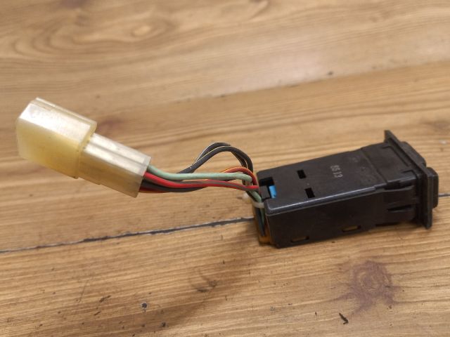 bontott SUZUKI SWIFT II Hátsó Ködzárófény Kapcsoló