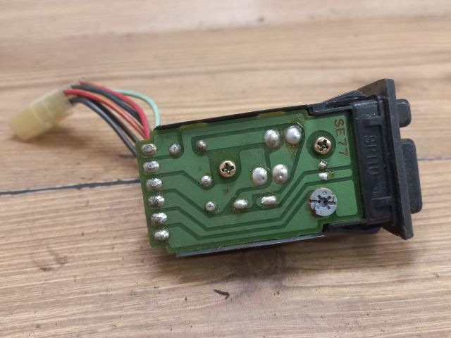 bontott SUZUKI SWIFT II Hátsó Ködzárófény Kapcsoló