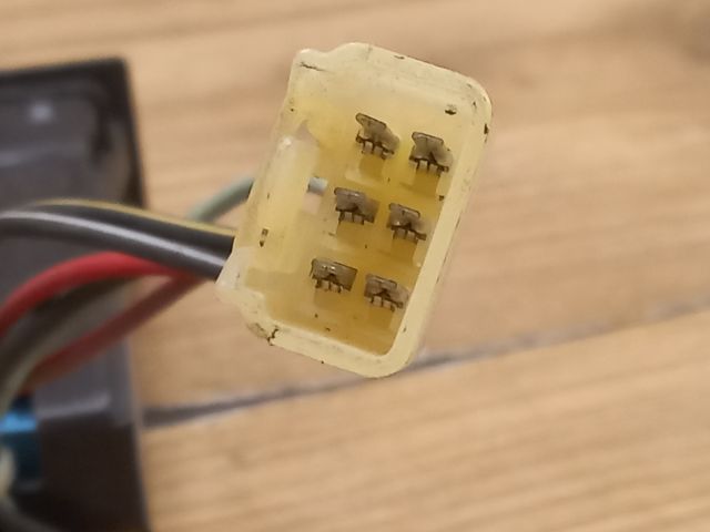 bontott SUZUKI SWIFT II Hátsó Ködzárófény Kapcsoló