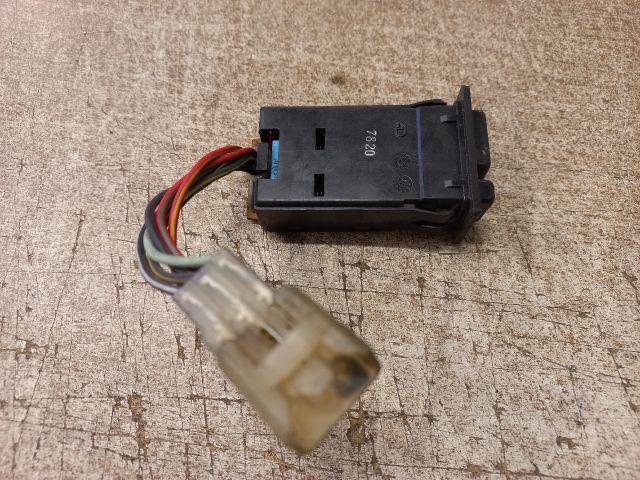 bontott SUZUKI SWIFT II Hátsó Ködzárófény Kapcsoló