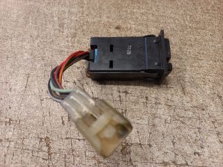 bontott SUZUKI SWIFT II Hátsó Ködzárófény Kapcsoló