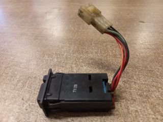 bontott SUZUKI SWIFT II Hátsó Ködzárófény Kapcsoló