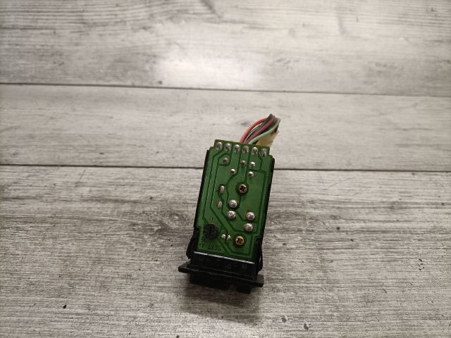 bontott SUZUKI SWIFT II Hátsó Ködzárófény Kapcsoló