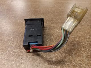 bontott SUZUKI SWIFT II Hátsó Ködzárófény Kapcsoló