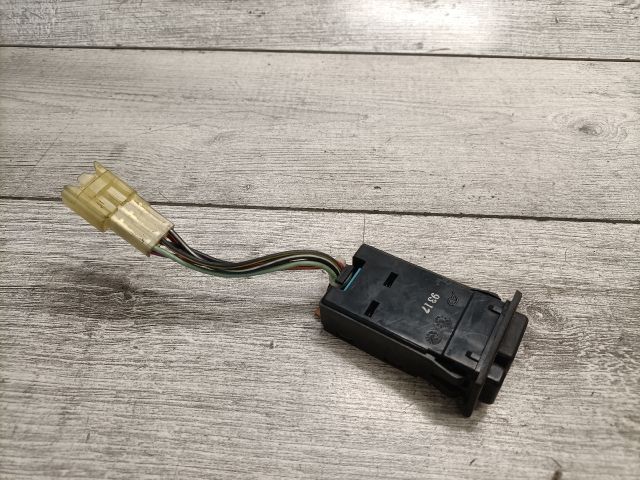 bontott SUZUKI SWIFT II Hátsó Ködzárófény Kapcsoló