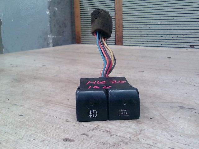 bontott SUZUKI SWIFT II Hátsó Ködzárófény Kapcsoló