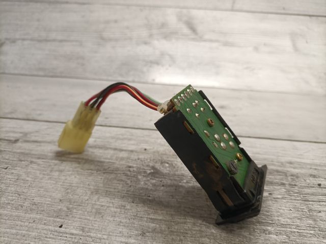 bontott SUZUKI SWIFT II Hátsó Ködzárófény Kapcsoló