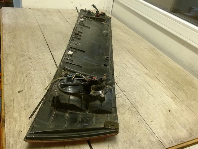 bontott SUZUKI SWIFT II Hátsó Lámpa Középső