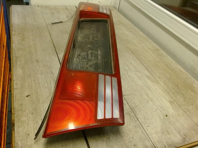 bontott SUZUKI SWIFT II Hátsó Lámpa Középső