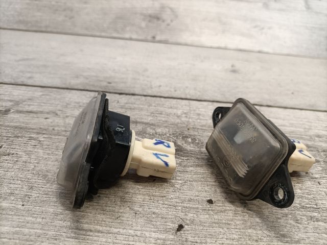 bontott SUZUKI SWIFT II Hátsó Rendszámtábla Világítás