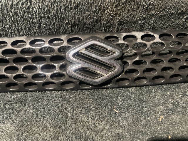 bontott SUZUKI SWIFT II Hűtőrács