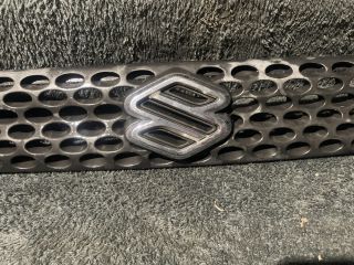 bontott SUZUKI SWIFT II Hűtőrács