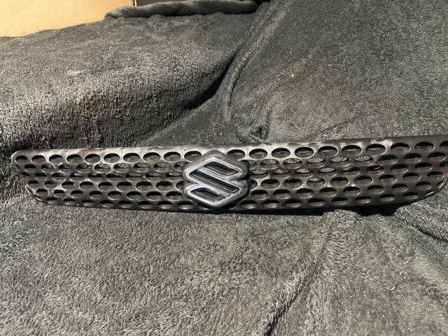 bontott SUZUKI SWIFT II Hűtőrács