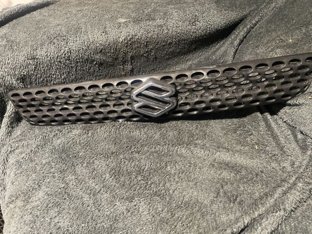 bontott SUZUKI SWIFT II Hűtőrács