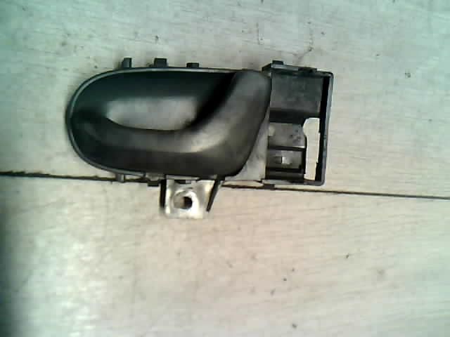 bontott SUZUKI SWIFT II Jobb Belső Kilincs (Pozíciófüggetlen)