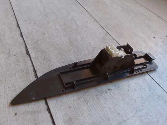 bontott SUZUKI SWIFT II Jobb első Ablakemelő Kapcsoló