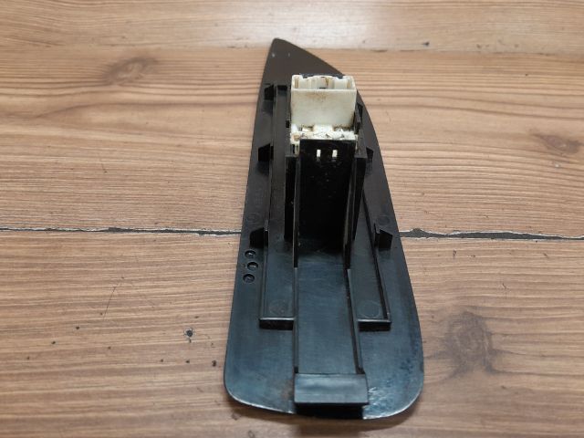 bontott SUZUKI SWIFT II Jobb első Ablakemelő Kapcsoló