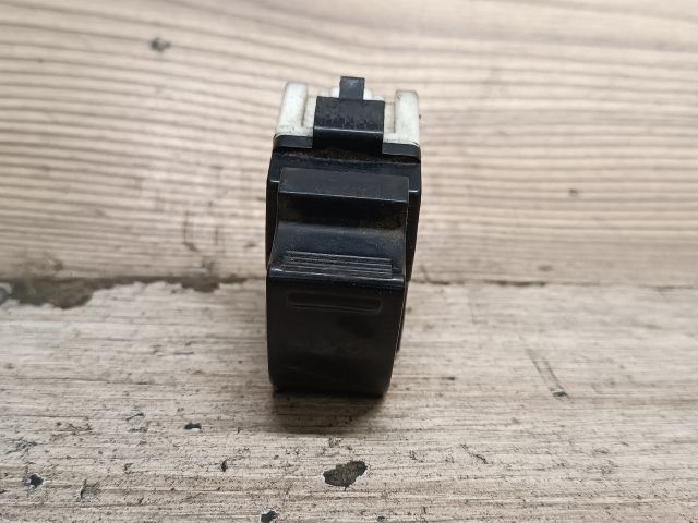 bontott SUZUKI SWIFT II Jobb első Ablakemelő Kapcsoló