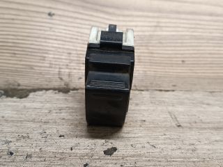 bontott SUZUKI SWIFT II Jobb első Ablakemelő Kapcsoló