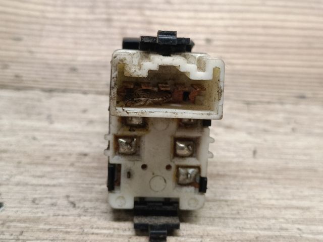 bontott SUZUKI SWIFT II Jobb első Ablakemelő Kapcsoló