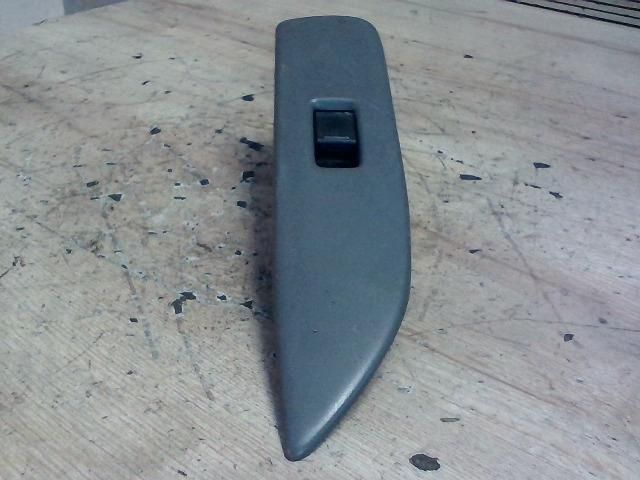 bontott SUZUKI SWIFT II Jobb első Ablakemelő Kapcsoló