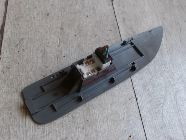 bontott SUZUKI SWIFT II Jobb első Ablakemelő Kapcsoló