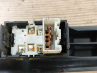 bontott SUZUKI SWIFT II Jobb első Ablakemelő Kapcsoló