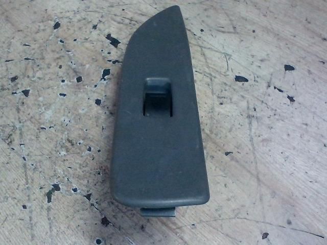 bontott SUZUKI SWIFT II Jobb első Ablakemelő Kapcsoló