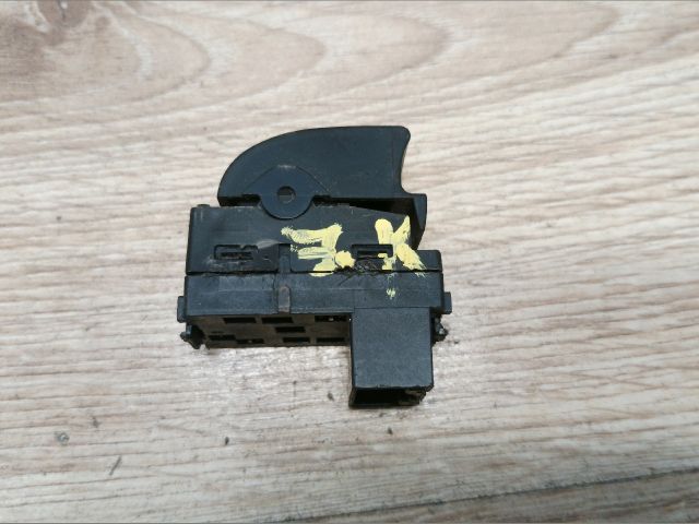 bontott SUZUKI SWIFT II Jobb első Ablakemelő Kapcsoló